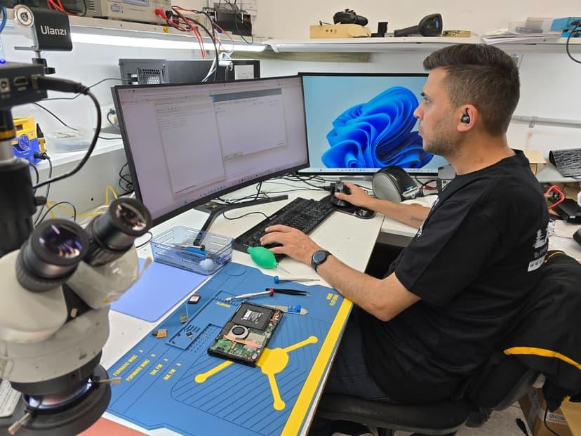 Advanced Smartphone Troubleshooting Technician