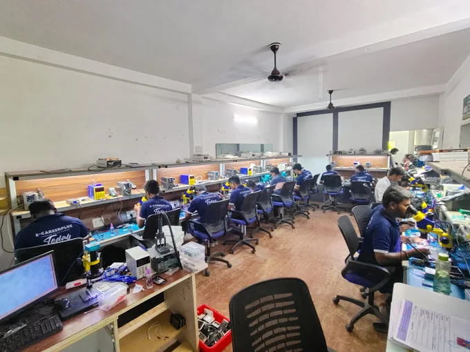 Mobile repair training workspace